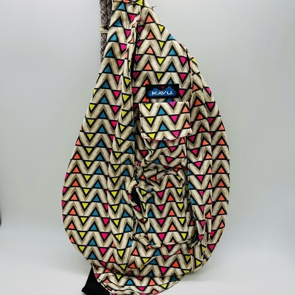 KAVU COLORFUL GEOMETRIC PATTERN SLINGBACK BAG GREAT CONDITION - Picture 1 of 15